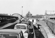 171933 Afbeelding van de autoslaaptrein op het N.S.-station 's -Hertogenbosch te 's-Hertogenbosch.